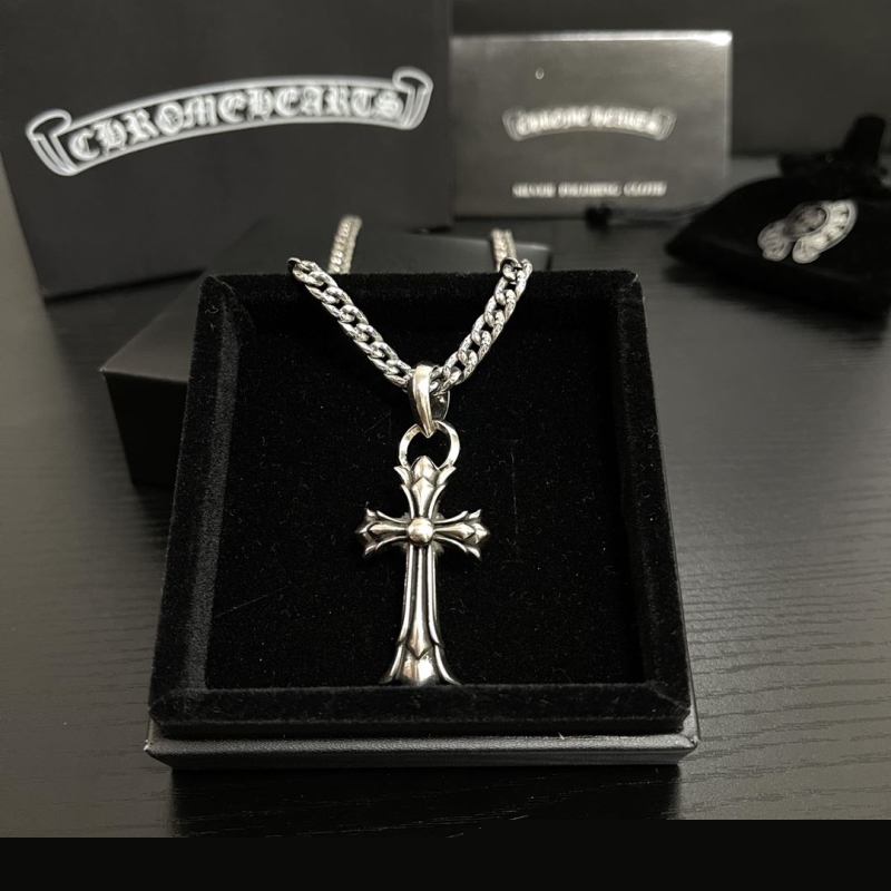 Ch**me He**ts necklaces